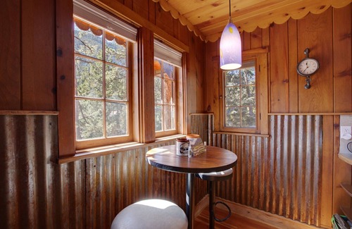 Green Mountain Falls Cabin | Cozy Mountain Cabin with Views – Lazy Squirrel Lodge, Green Mountain Falls, CO