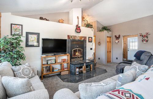 Saint Mary's House | Cozy Mountain Cabin in Idaho Springs