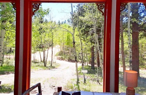 Bailey House | Cozy Mountain Home at Trailheads