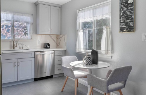 Shoreline West Apartment | Cozy Mountain View 1BR, nr Shops, Groceries & Tech HQs, by Blueground