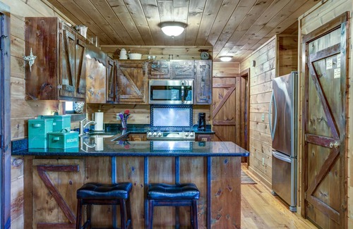Hayesville Ski Chalet | Cozy Mountain View Chalet