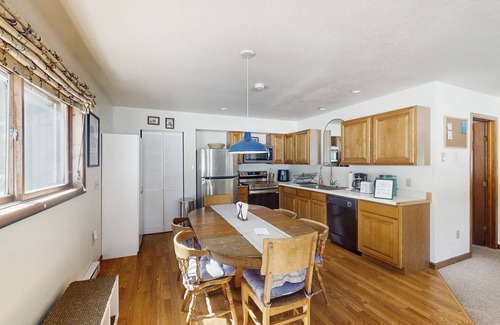 Old Town House | Cozy mountain-view house with full kitchen, dog-friendly & convenient location
