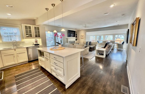 Fayetteville House | Cozy Mountaintop Retreat: Your Fayetteville Getaway, 5 min from Downtown & UofA
