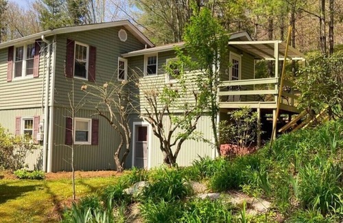 Newland House | Cozy Mtn. Home in Newland