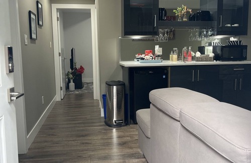 Regional District of Nanaimo House | Cozy n’comfortable 1 bedroom suite - A few minute drive to NRGH, VIU, Woodgrove