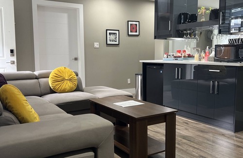 Regional District of Nanaimo House | Cozy n’comfortable 1 bedroom suite - A few minute drive to NRGH, VIU, Woodgrove