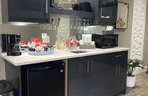 Regional District of Nanaimo House | Cozy n’comfortable 1 bedroom suite - A few minute drive to NRGH, VIU, Woodgrove
