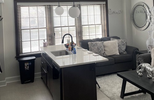 Hanover Place Apartment | Cozy Newly Remodeled Beautiful Apt In the Heart of Westport