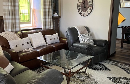 Guttenberg House | Cozy, Newly Renovated Space at Base of Bluff, Minutes from River
