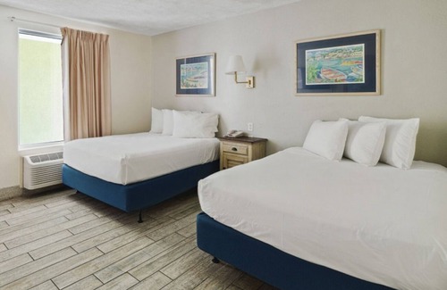 Panama City Beach Hotel | Cozy Ocean View Unit at Holiday Terrace – Beachfront, Free Parking, Pet Friendly