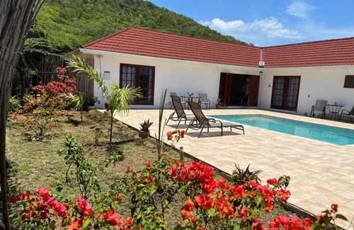 Treasure Beach Villa | Cozy Oceanview Room at Hidden Treasure Villas