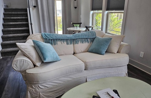 Davidson House | Cozy open concept home in beautiful Davidson near Lake Norman