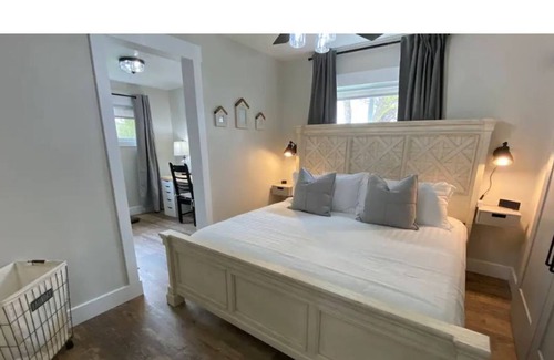 Prince George House | Cozy Pet Friendly Farmhouse Style Near Hospital