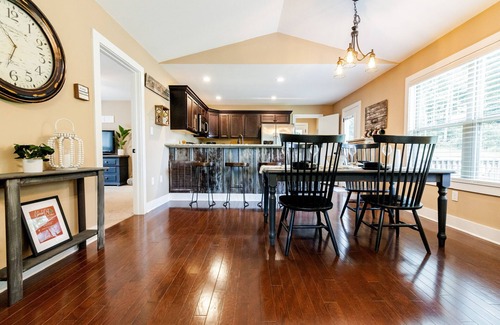 Swannanoa House | Cozy Pet Friendly Summer Retreat, Mountain View Fire Pit Good Location near AVL