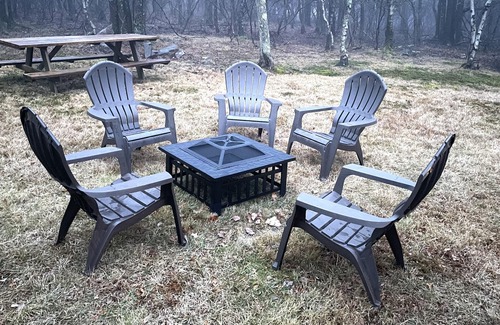 Albrightsville Cottage | Cozy Pocono Mountain Escape w/Fire-pit, Grill & HotTub Near Water Parks