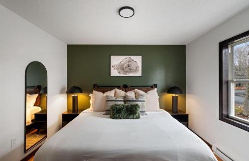 Tobyhanna House | Cozy Poconos Retreat - pool table, hot tub, fire pit