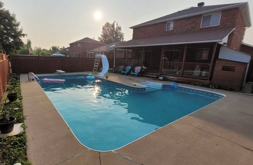 Barrie House | Cozy Pool Retreat in Barrie