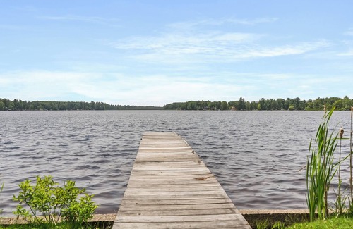 Kalkaska House | Cozy Private Lakefront Cottage
