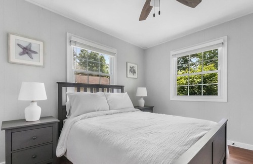 Kalkaska House | Cozy Private Lakefront Cottage