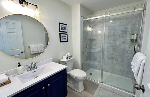 Peggy's Cove Bed & Breakfast | Cozy Private Room at Meg Inn Peggys Cove