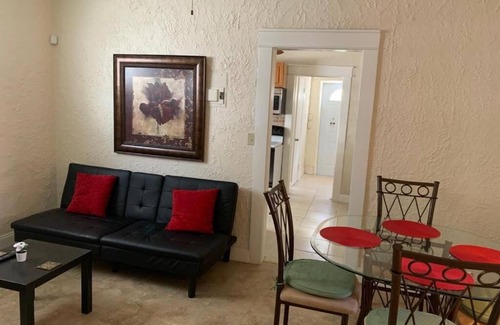 West Little Havana House | Cozy Private Room, near the Airport - Free parking