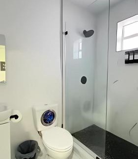West Little Havana House | Cozy Private Room, near the Airport - Free parking - 01