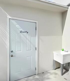 West Little Havana House | Cozy Private Room, near the Airport - Free parking - 01