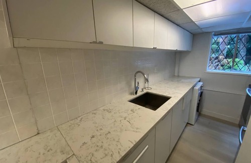 West Vancouver Apartment | Cozy privet room near cypress sking with sharing bathroom and sharing kitchen
