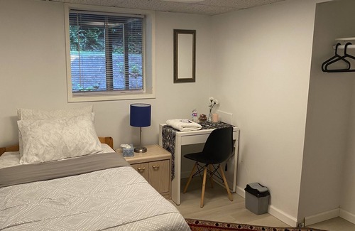 West Vancouver Apartment | Cozy privet room near cypress sking with sharing bathroom and sharing kitchen