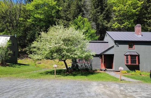 West Hartford Cabin | Cozy Quechee Corner Cabin