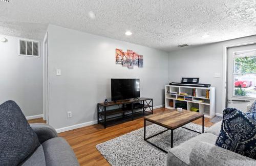 Indianapolis House | Cozy & Quiet Home Away from Home - 3 Beds 2 Baths - Fully Fenced Yard