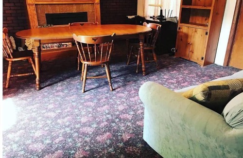 La Moille House | Cozy & Quiet Living at the Cookie Cottage
