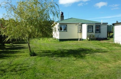 Rangataua Cottage | Cozy Railway Cottage
