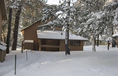 Sunriver Cabin | Cozy Ranch Cabin, 6 SHARC Passes- unlimited entry, Free WiFi, Air Conditioning