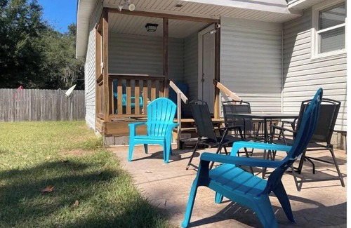 Thunderbolt House | Cozy ranch, minutes from both historic downtown Savannah and Tybee Beaches.