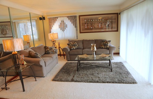 Drayton Plains House | Cozy Ranch