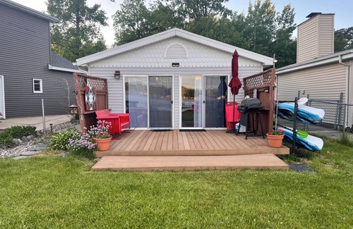 Lake Odessa House | Cozy Red Door Cottage on Jordan Lake - Pontoon Boat Rental available