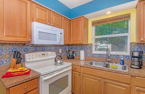 Interchange Square House | Cozy Retreat 13 min to Beach