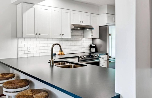 West Hartford Condo | Cozy Retreat in Quechee Woods - Sugar Hill 2D
