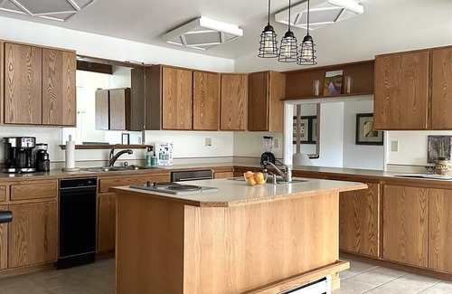 Whitehall House | Cozy Retreat with Mountain Views in Montana 1000