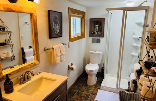 Drake House | Cozy RIverside Cabin in Drake- 2 miles to Estes Park!