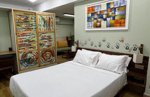 Dhaka Apartment | Cozy Rooftop Retreat with Netflix & Gym, Near Metro & Mall