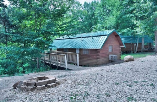 Bloomington Cabin | Cozy Rustic Cabin with Views