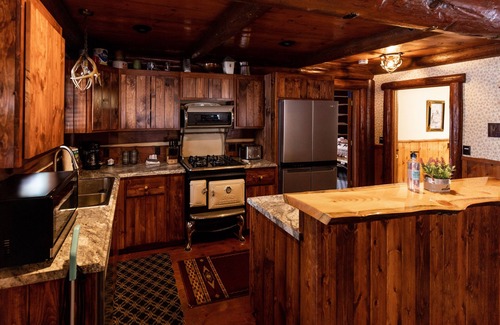 Hayward Cabin | Cozy, Rustic Luxury Cabin on Round Lake, with all of the modern conveniences!