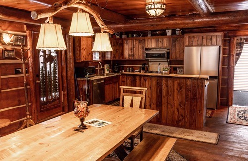 Hayward Cabin | Cozy, Rustic Luxury Cabin on Round Lake, with all of the modern conveniences!