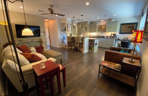 South Congress Cottage | Cozy Rustic SoCo Cottage "Excellent Amenities & Location 5 Star" AskAbout3+Month