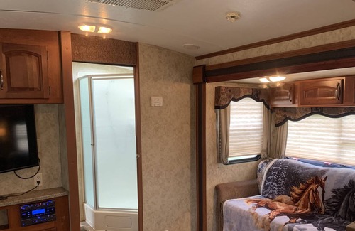 Fellowship House | Cozy RV on private farm 10 minutes to WEC, Hits, and downtown Ocala