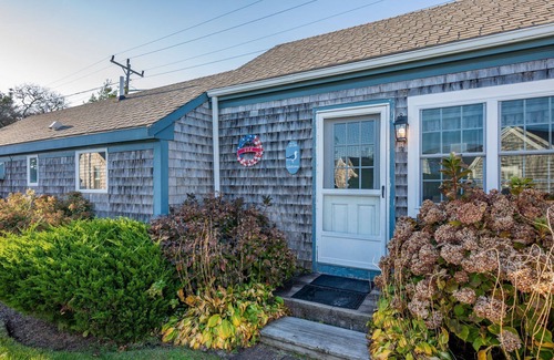Yarmouth Cottage | Cozy SeaGills Nest Cottage Steps from Nantucket Sound