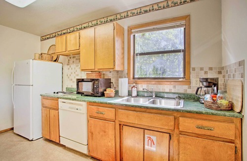 Davis Cabin | Cozy, Secluded Davis Cabin on 60 Wooded Acres