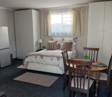 Cape Town Apartment | Cozy, self-catering Garden Flat